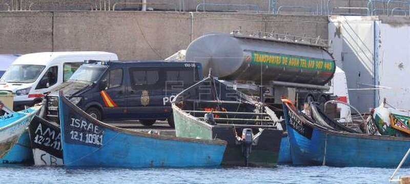 Imagen del muelle de Arguineguín, el 19 de octubre, el día en que fue rescatado el menor (Foto EFE / Elvira Urquijo A.)